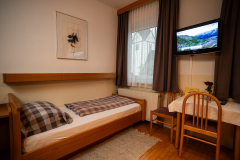 Dreibettzimmer-Gasthaus-Ogris-Rosental-Woerthersee-Kaernten-3